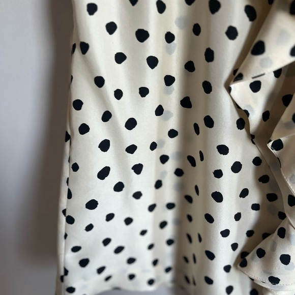 Michael Kors Polka Dot 100 % Silk Ruffles Sleeveless Blouse - 8P - Picture 3 of 11